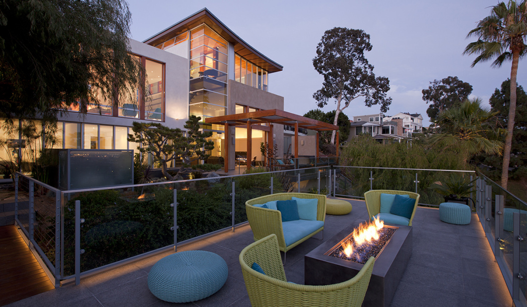 Wave House by Safdie Rabines Architects