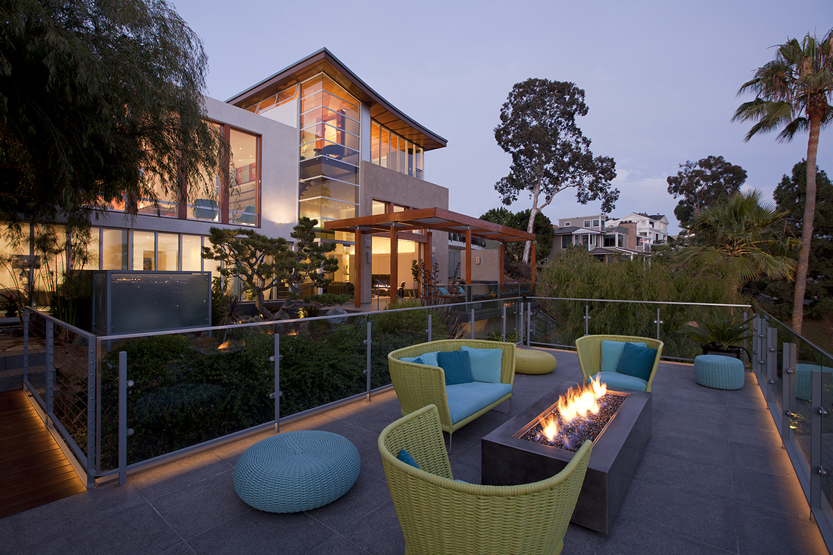 Wave House by Safdie Rabines Architects