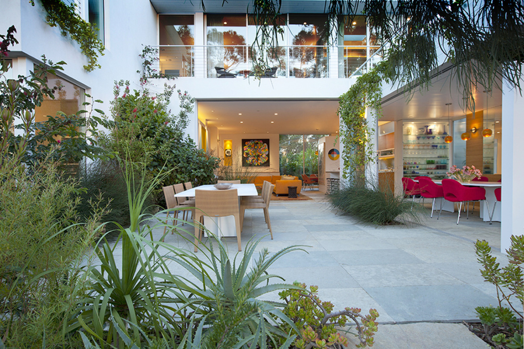Goldfinch Residence by Safdie Rabines Architects